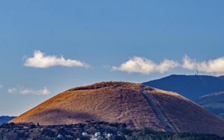 大室山：一座风景如画的休眠火山